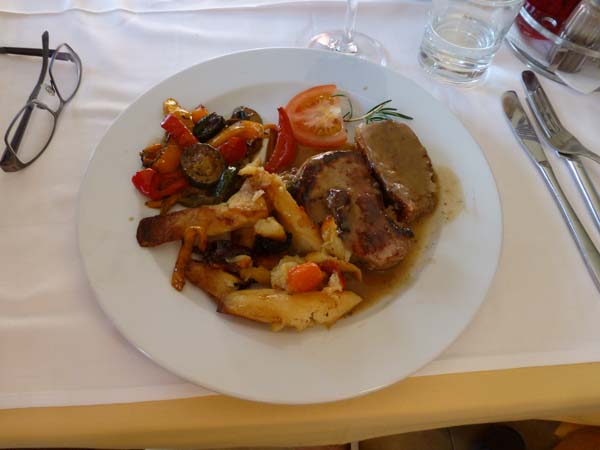 274_Brtonigla_dinner_braised_beef_potatoes_veggies