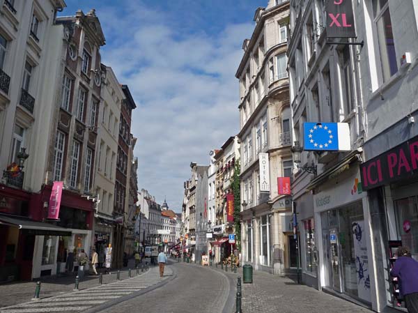 022_Brussels_Rue_du_Marche_aux_Herbes
