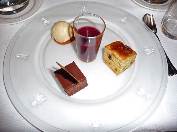 779_Amsterdam_last_group_dinner_dessert