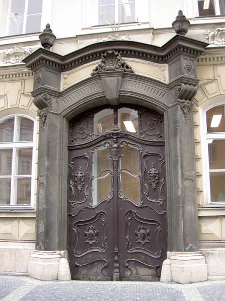0053_Prague_doorway