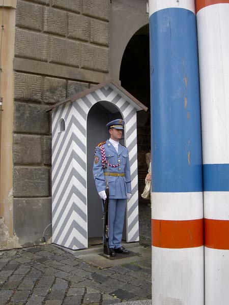 0090_Prague_castle_guard