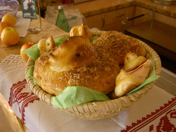 2182_Croatia_lunch_stop_bread_duck