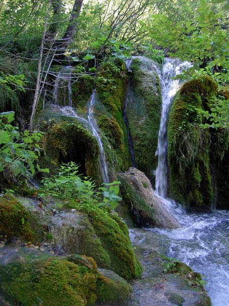3054_Plitvice_small_falls