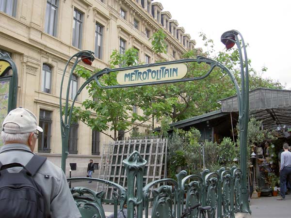 0047_Metro_entrance