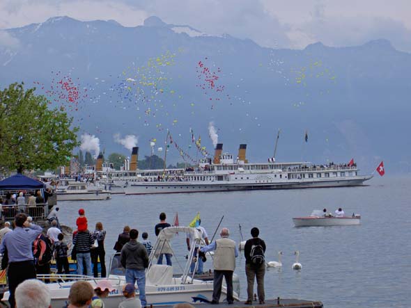 2078_Lake_Geneva_balloon_release