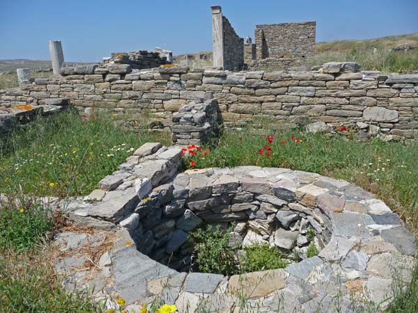 067_Delos_well