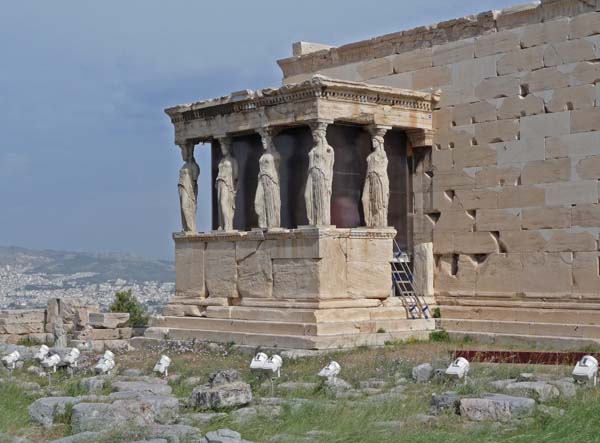 219_Athens_Acropolis_temple_karyatids