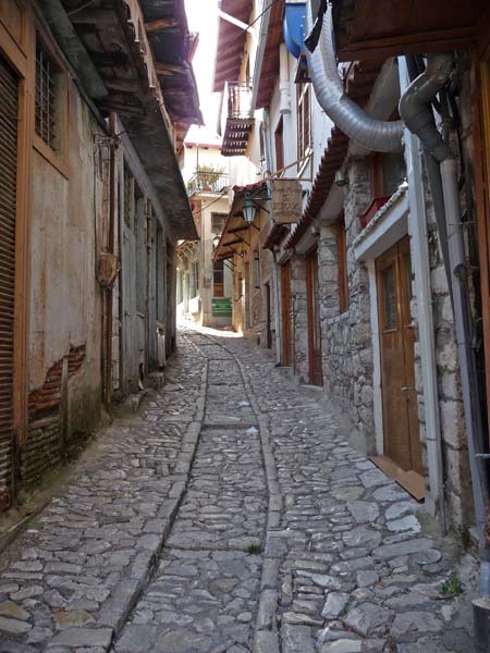 321_Demitsana_backstreet
