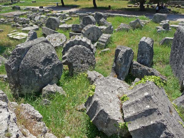 354_ancient_Olympia_Temple_of_Zeus_pillars