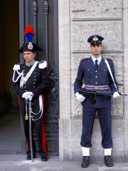 3026_Rome_carabinieri near St Ignazio