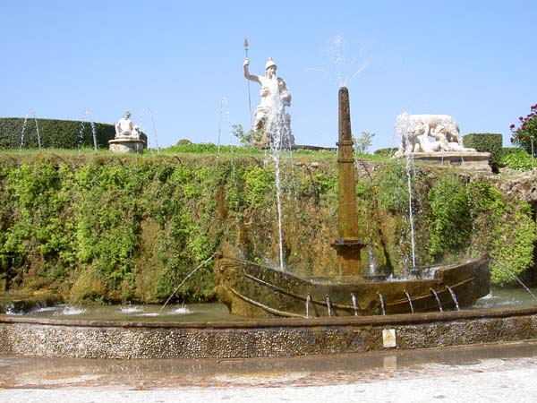 3147_Tivoli_boat fountain