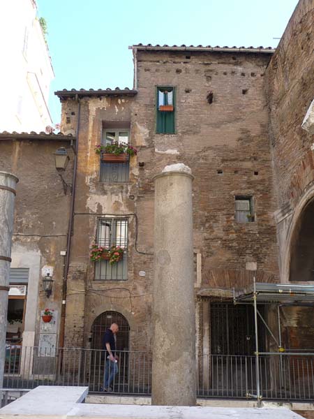 051_Rome_Jewish_quarter_oldest_occupied_residence