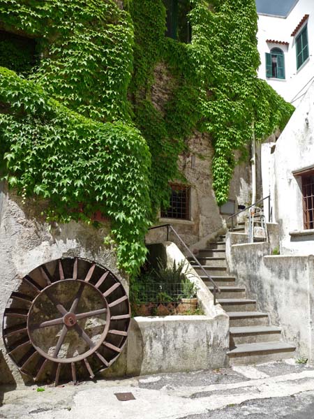 457_Amalfi_town