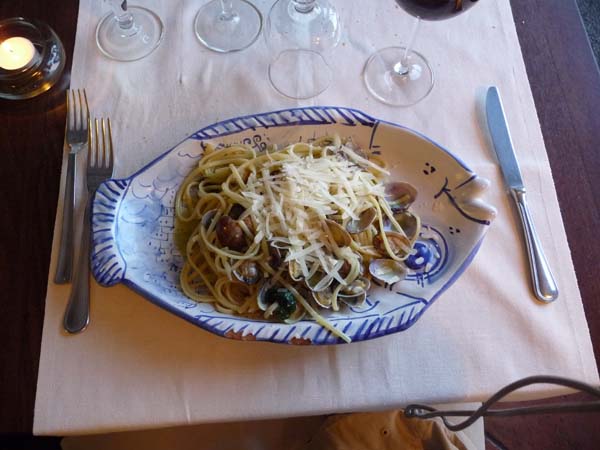 383_Positano_dinner_Bruno_linguine_alle_vongele