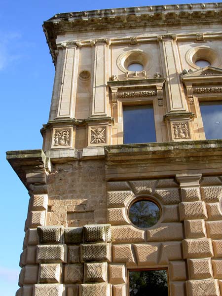 192_Alhambra_square_round_bldg
