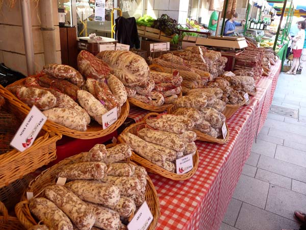 218_Beaune_market_day