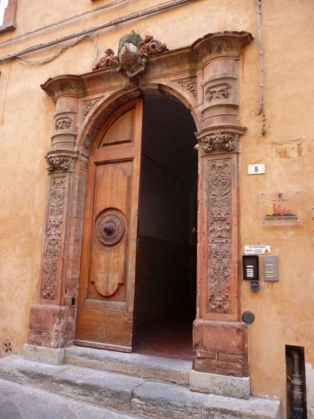 0471_Volterra_door