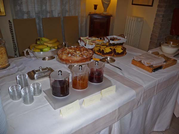 0168_Montone_breakfast